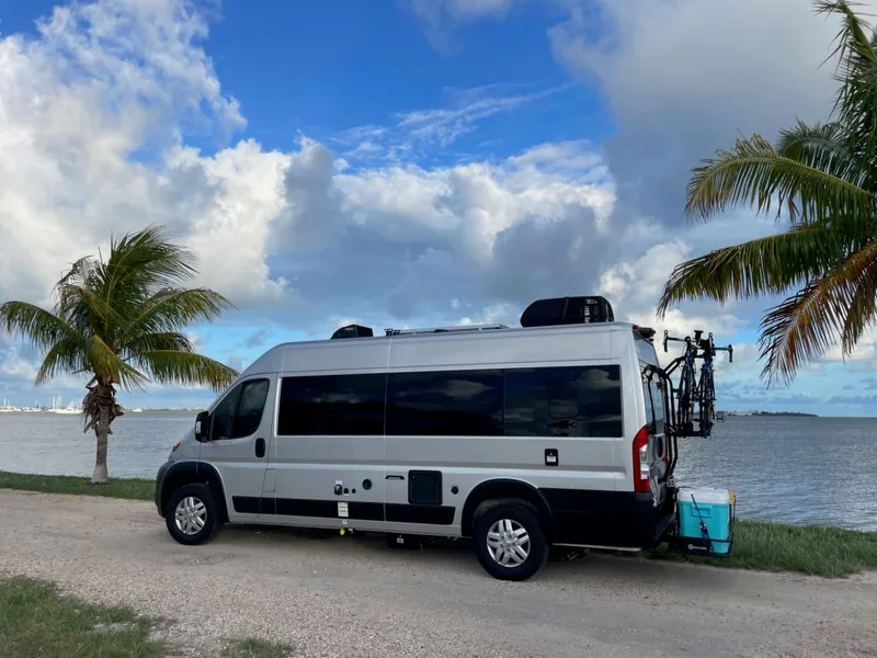 Thor Motor Coach Dazzle camper van rental