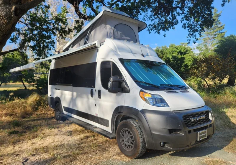 Thor Motor Coach Tellaro camper van rental