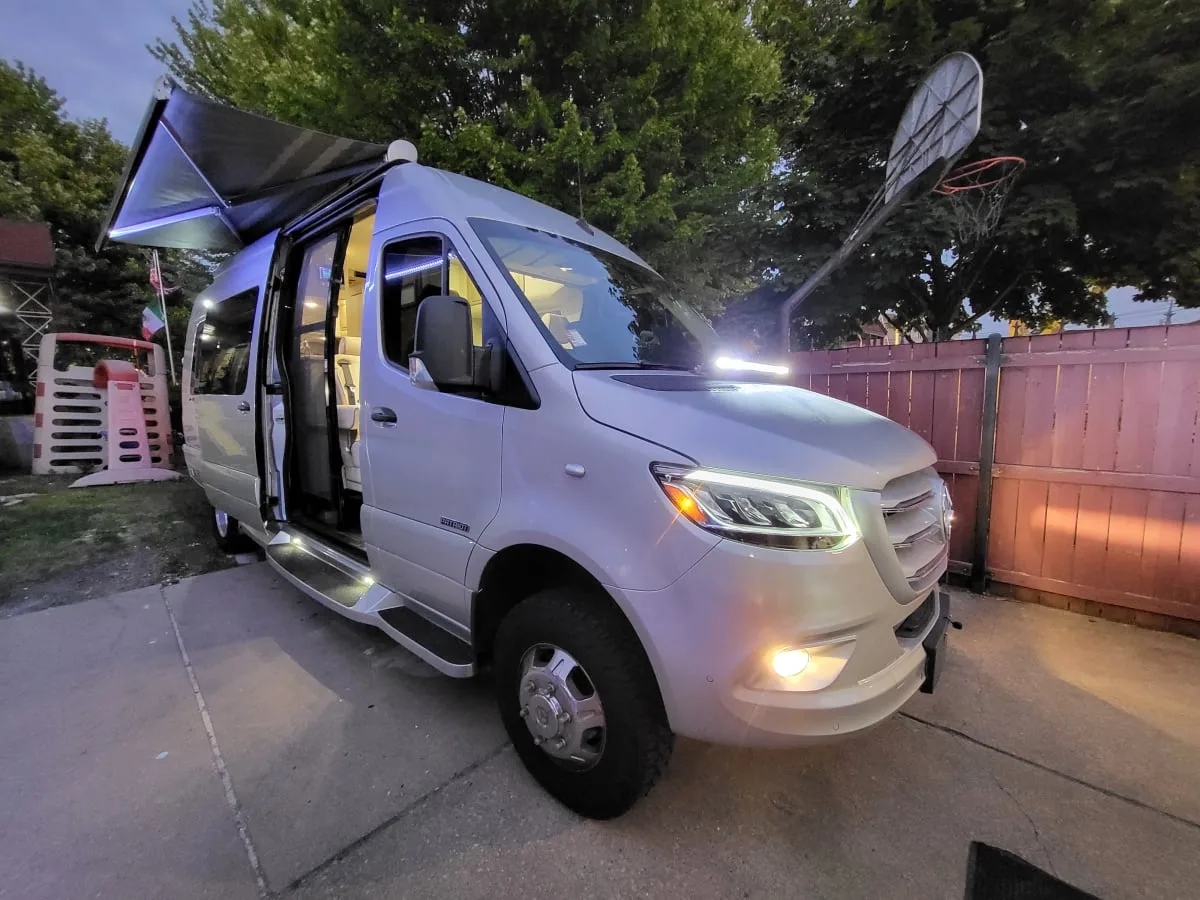 Camper van rental in Chicago, Illinois