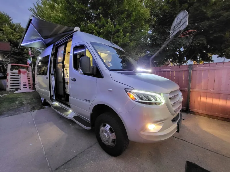 Camper van rental in Chicago, Illinois