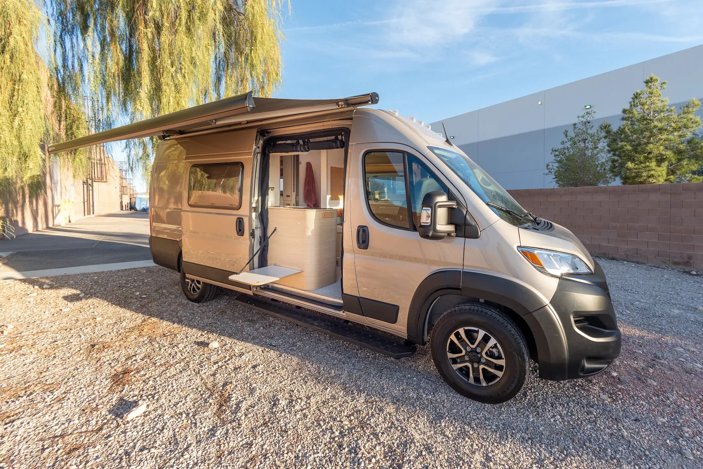 Noovo-Lite-Camper-Van-Rentals